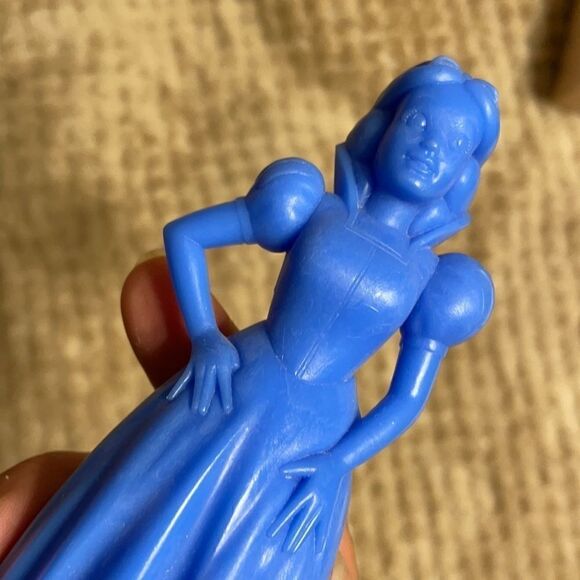 Vintage Snow White Disney Plastic Figure - Picture 5 of 6